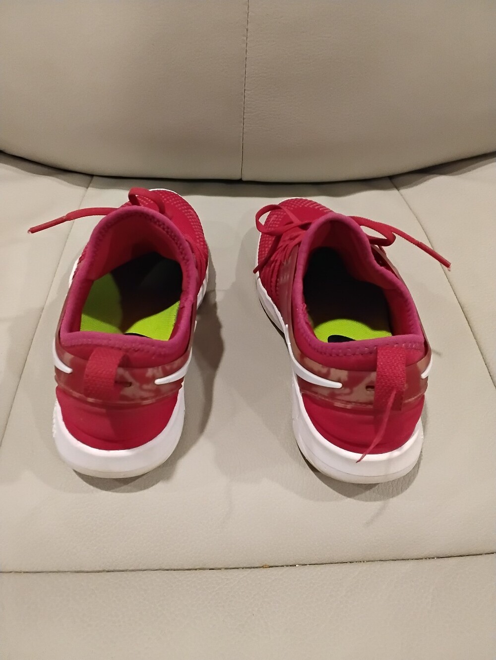 USED Nike Free TR 7 Lightweight Trainers Fushia 6.5 - Picture 3 of 5
